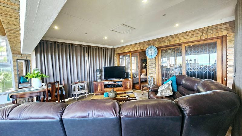 5 Bedroom Property for Sale in Reebok Western Cape